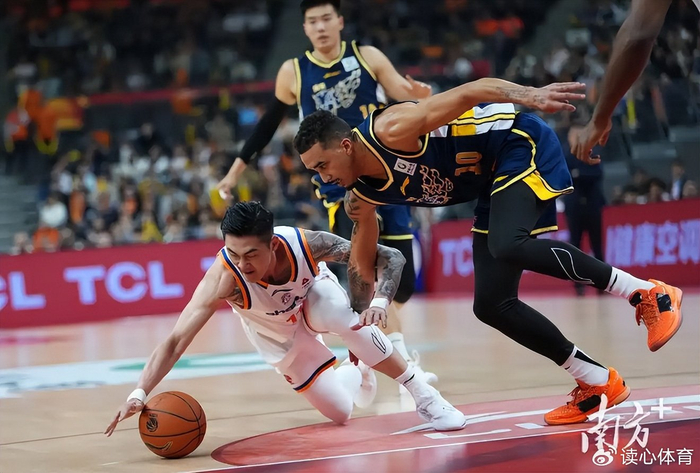 九游娱乐下载-广东2外援转正，辽宁核心复出，山东报价2米13中锋，前CBA外援打假球|广东宏远|山东队|赵继伟|上海男篮|帕特里克-麦考_新浪体育_新浪新闻