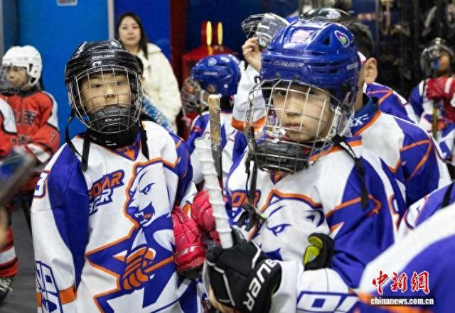 九游娱乐官方网站-第二届黄河流域九省（区）冰球邀请赛开赛|杨迪|中新社|宁夏|青海|山西_新浪体育_新浪新闻