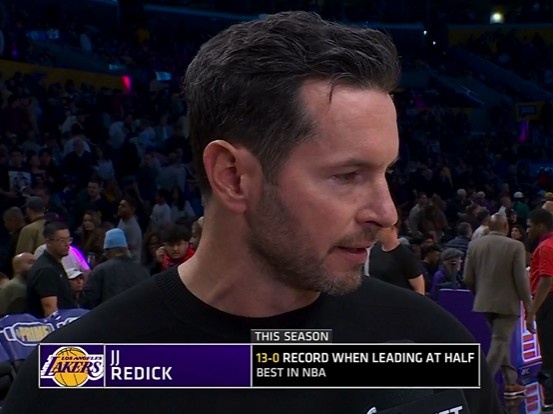 看看今天咋样！本赛季湖人半场领先时战绩为13胜0负 全联盟最佳！